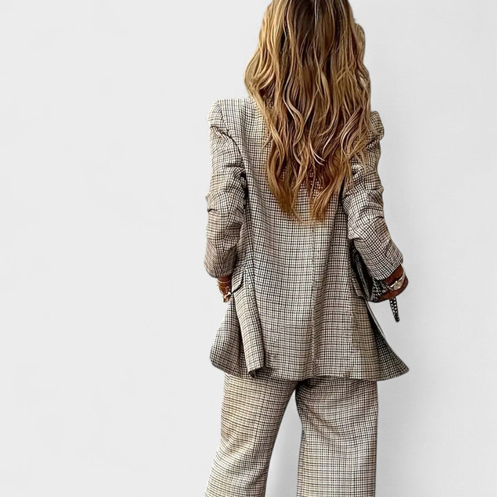 Molly - Elegant Outfit